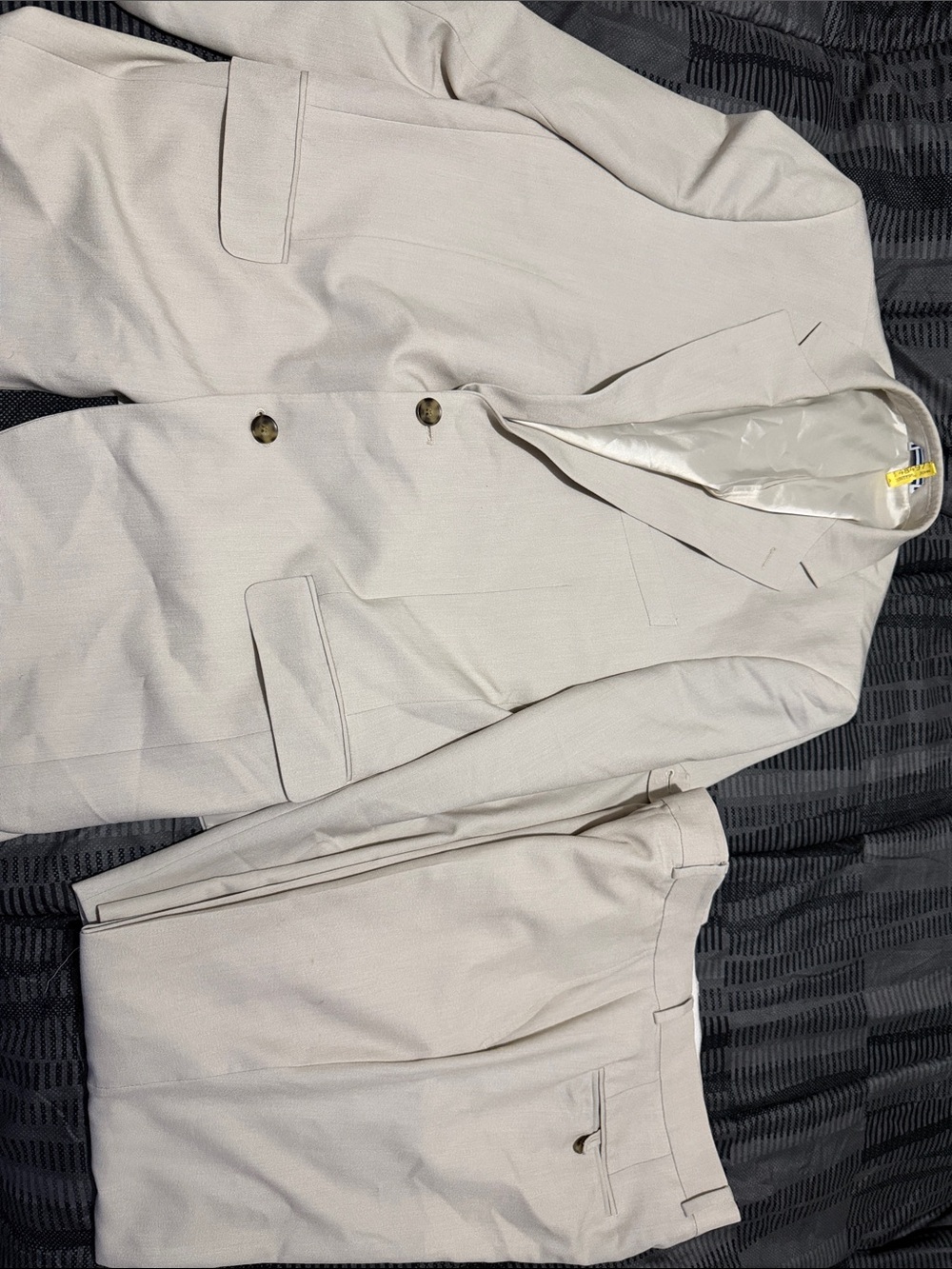 Men's Cream Suit by Saddlebred 42L Two-Button